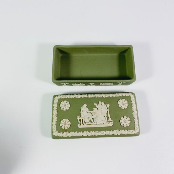 Set of 2 Wedgwood green Jasperware Trinket with Lid & plate - Picture 6 of 13
